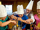 Kinder backen  - Hotel Alpin Spa Tuxerhof